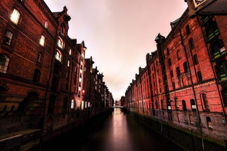 hamburg-g8cb940371_1920